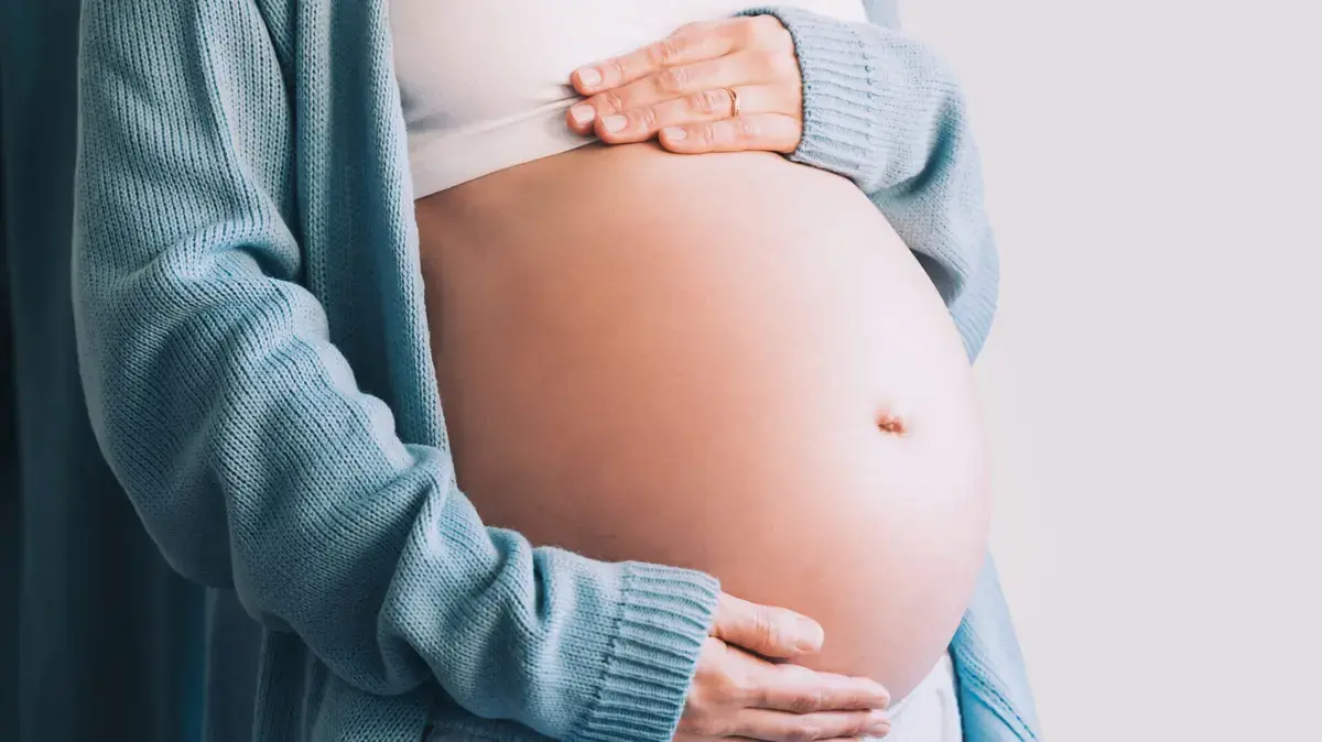 Părinţii susţin o surogată după ce refuză să avorteze un copil cu defect la naştere