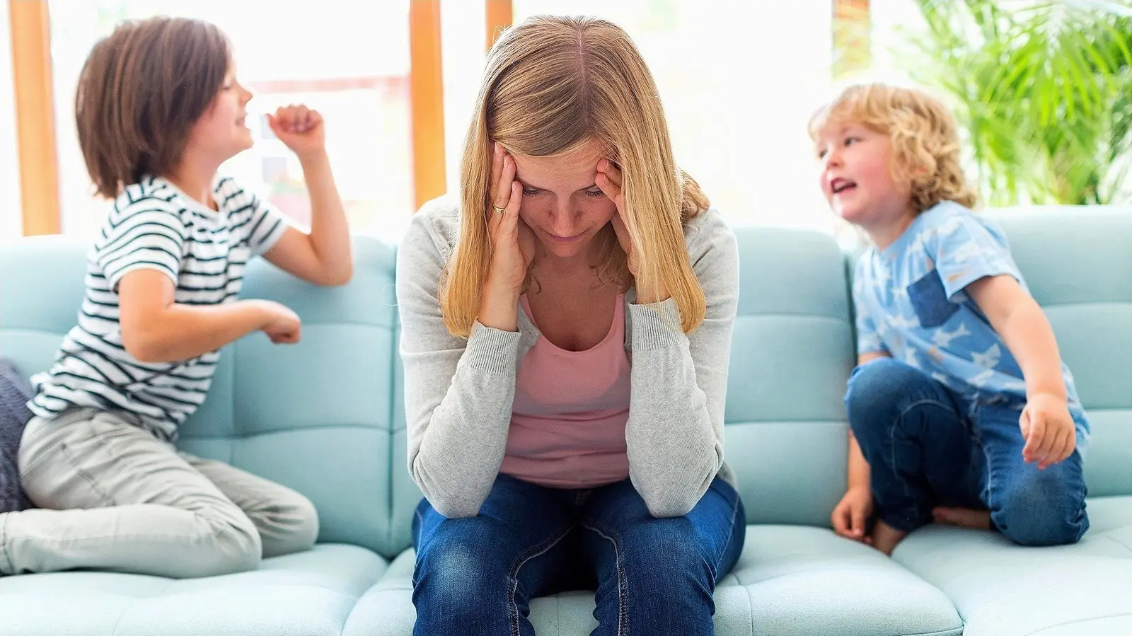 Capcana parentingului intensiv: De ce mamele moderne se simt tot mai singure